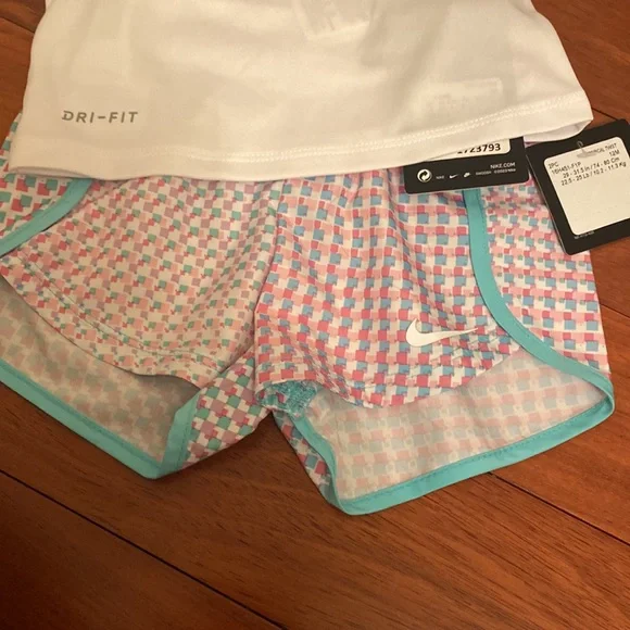 Nike girls graphic print t-shirt& shorts 2pc set - Picture 3 of 4